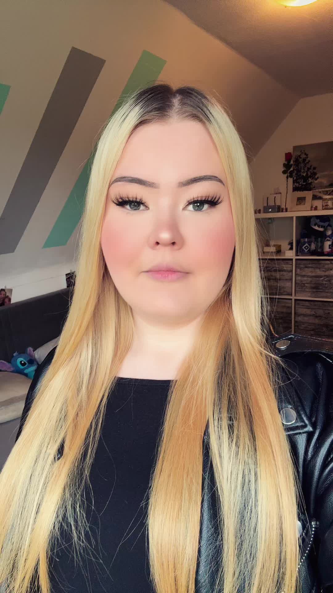 @𝐿𝑎𝑟𝑎 ྀི