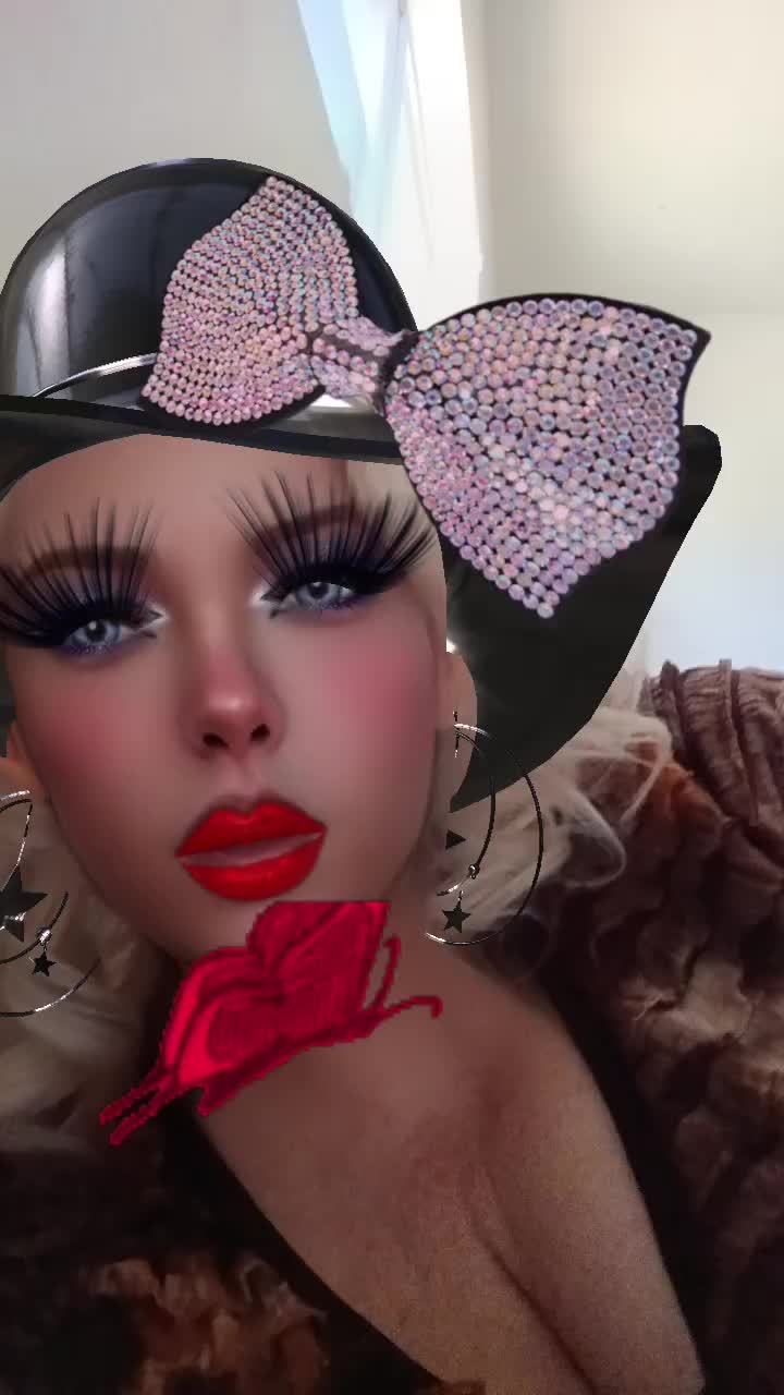 @LUCIOUSSTRAWBERRYKISSES🌈