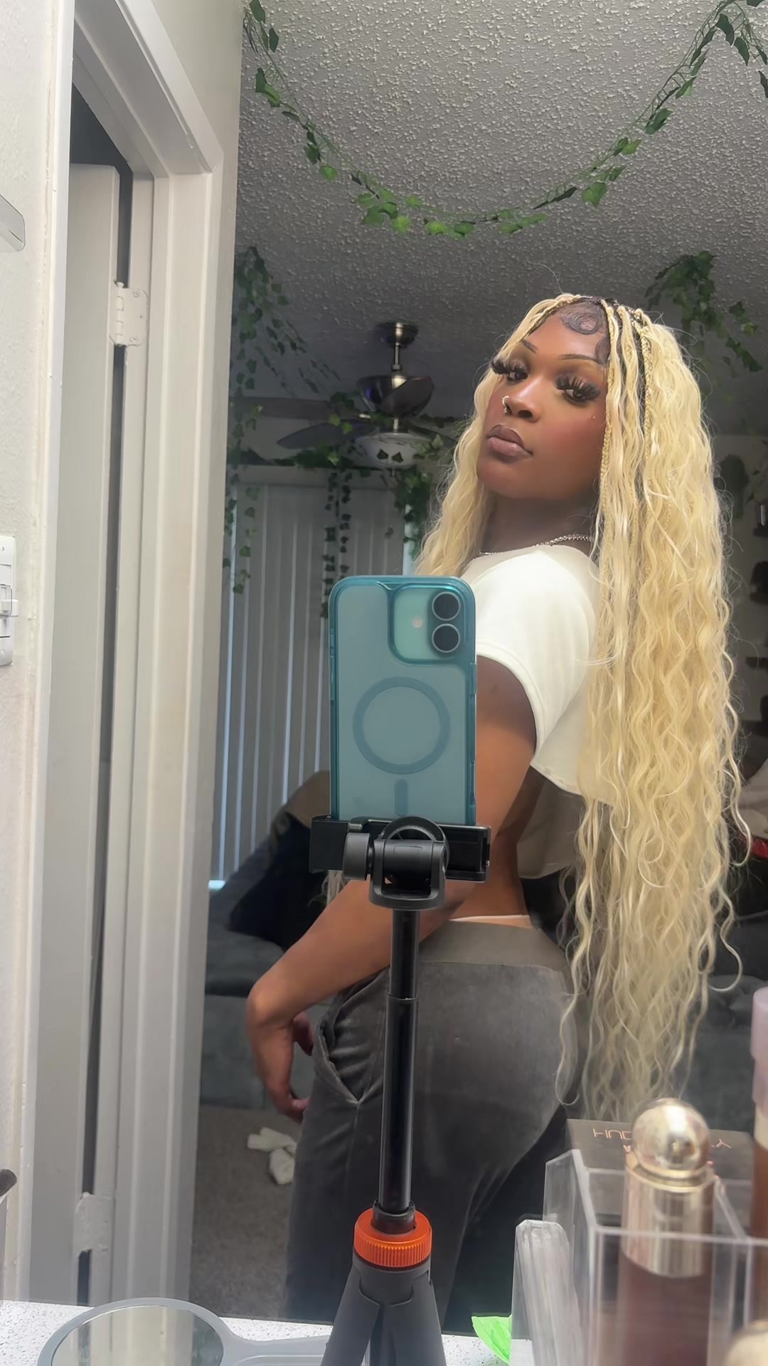 @lavish.lyrax