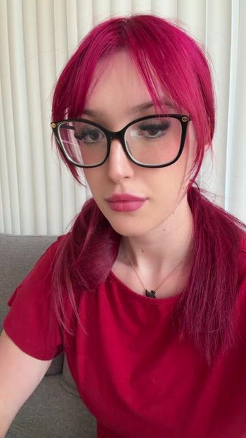 @itslarissatrishelle