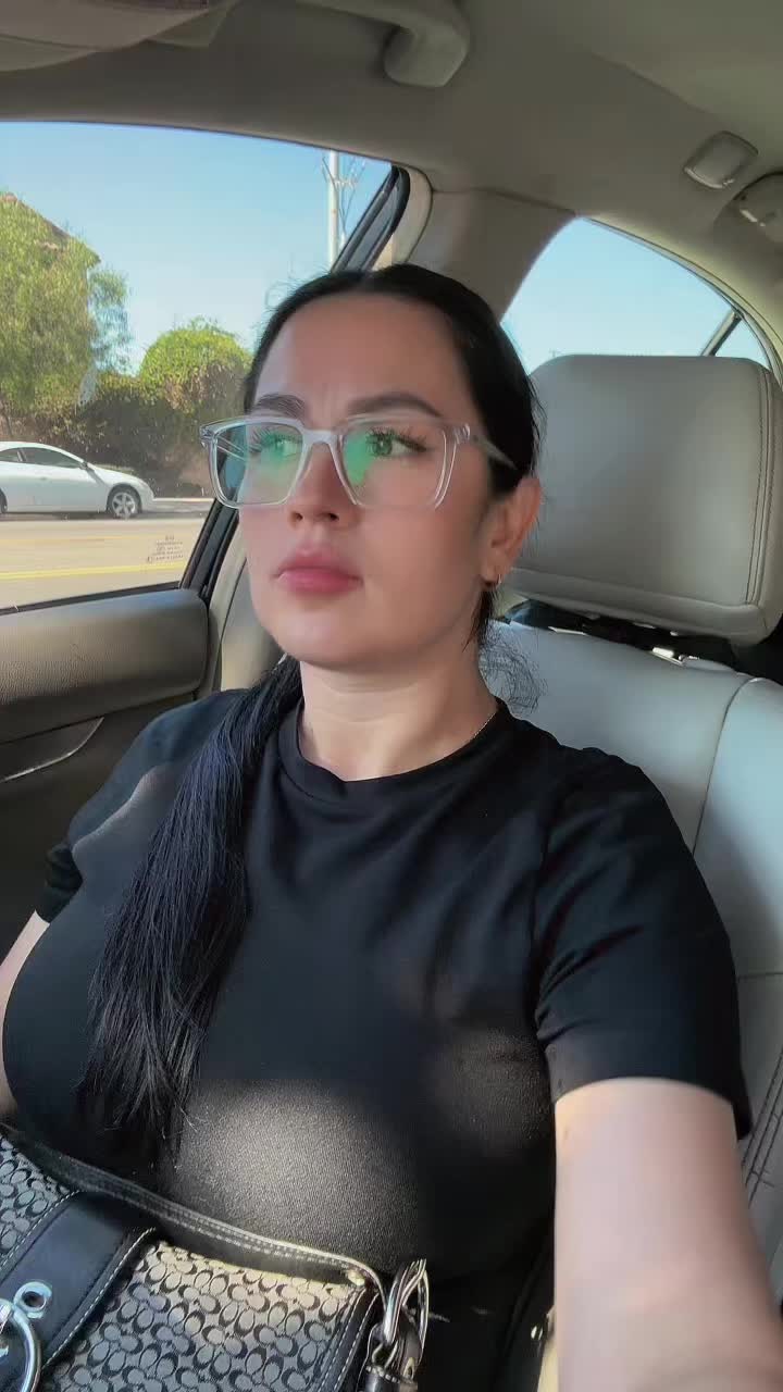 @Claudia 🖤