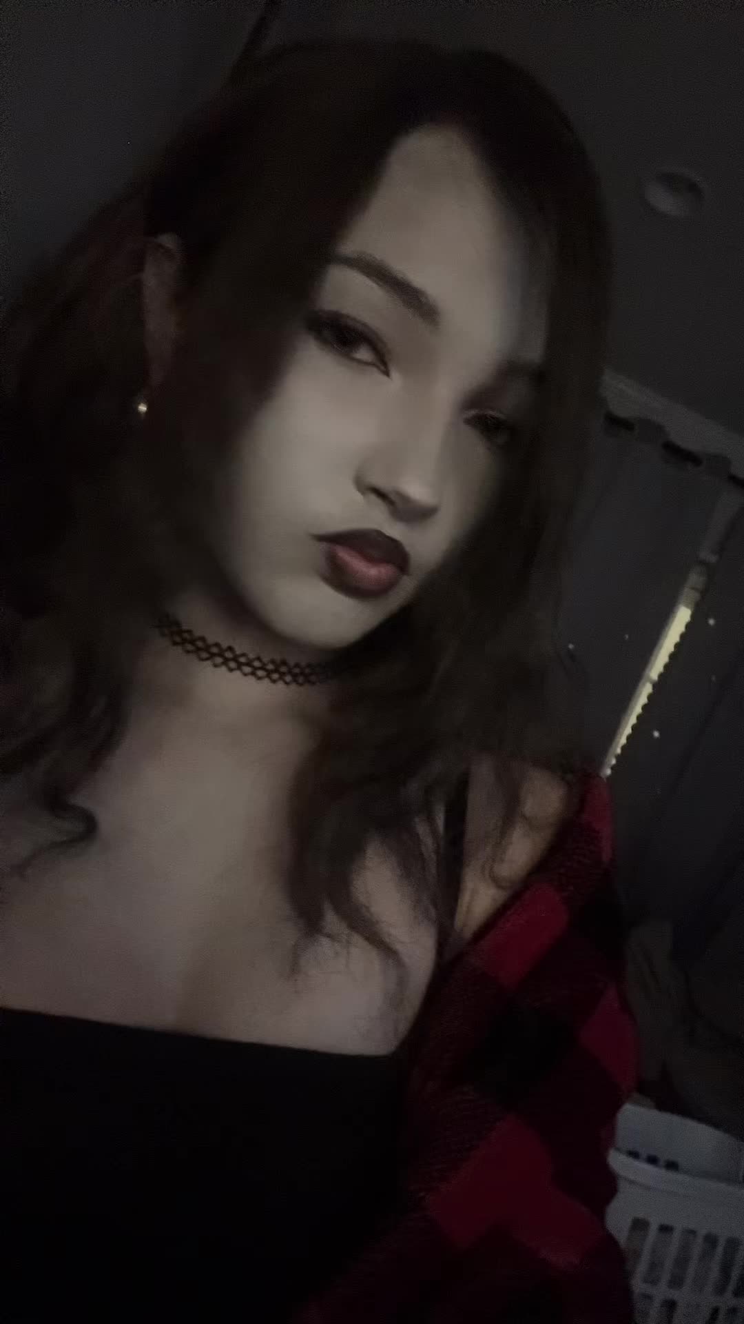 @emmi ☾𖤓