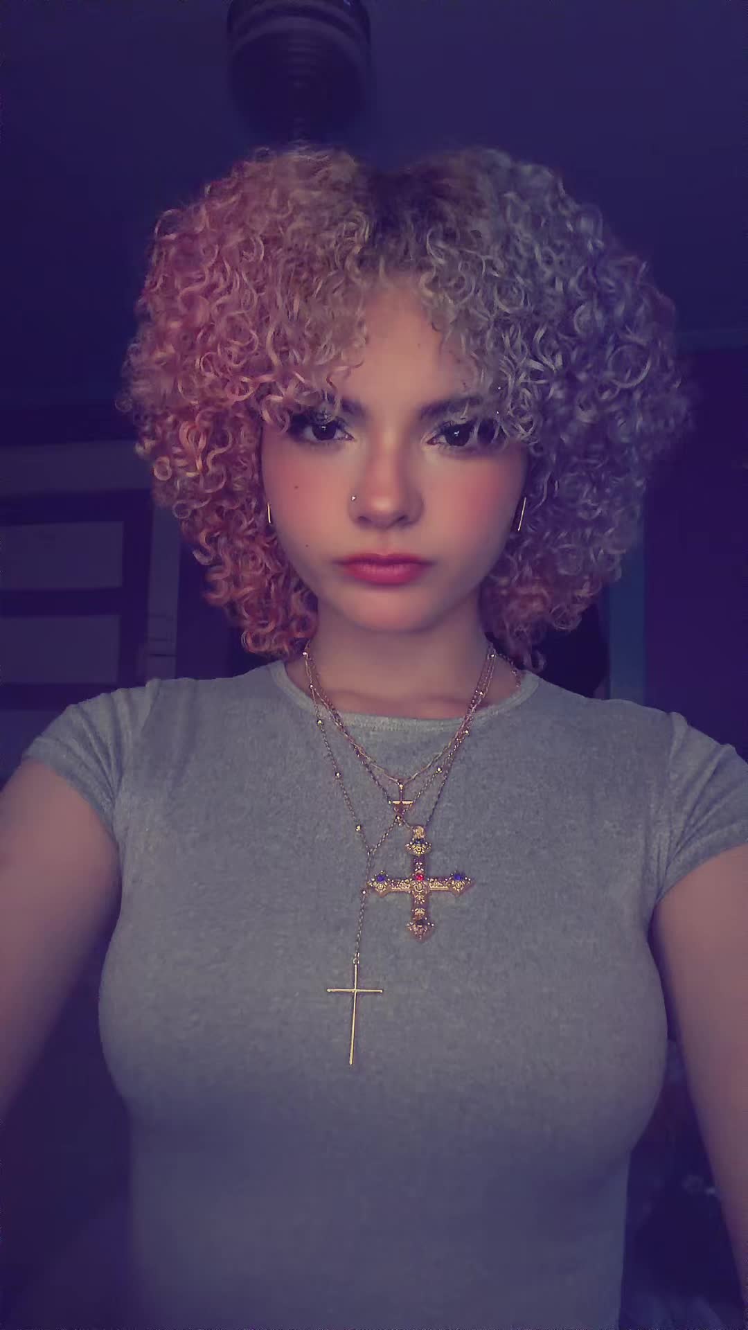 @🥳
