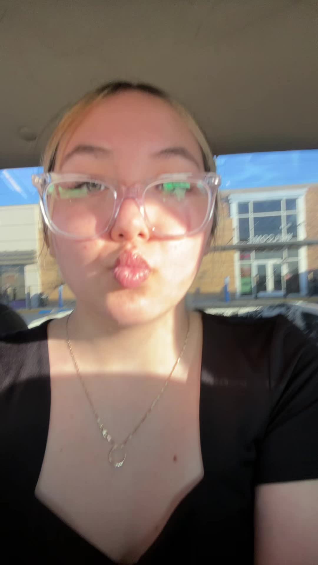 @Lauras.spam<3
