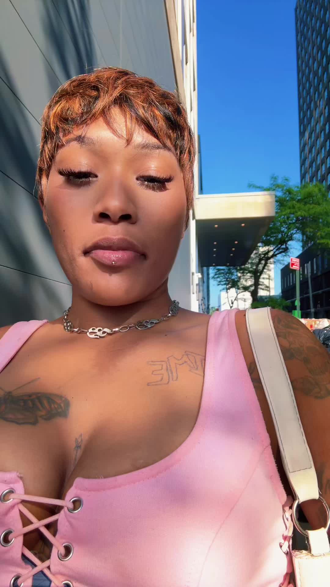 @itsnotmekeepscrolling
