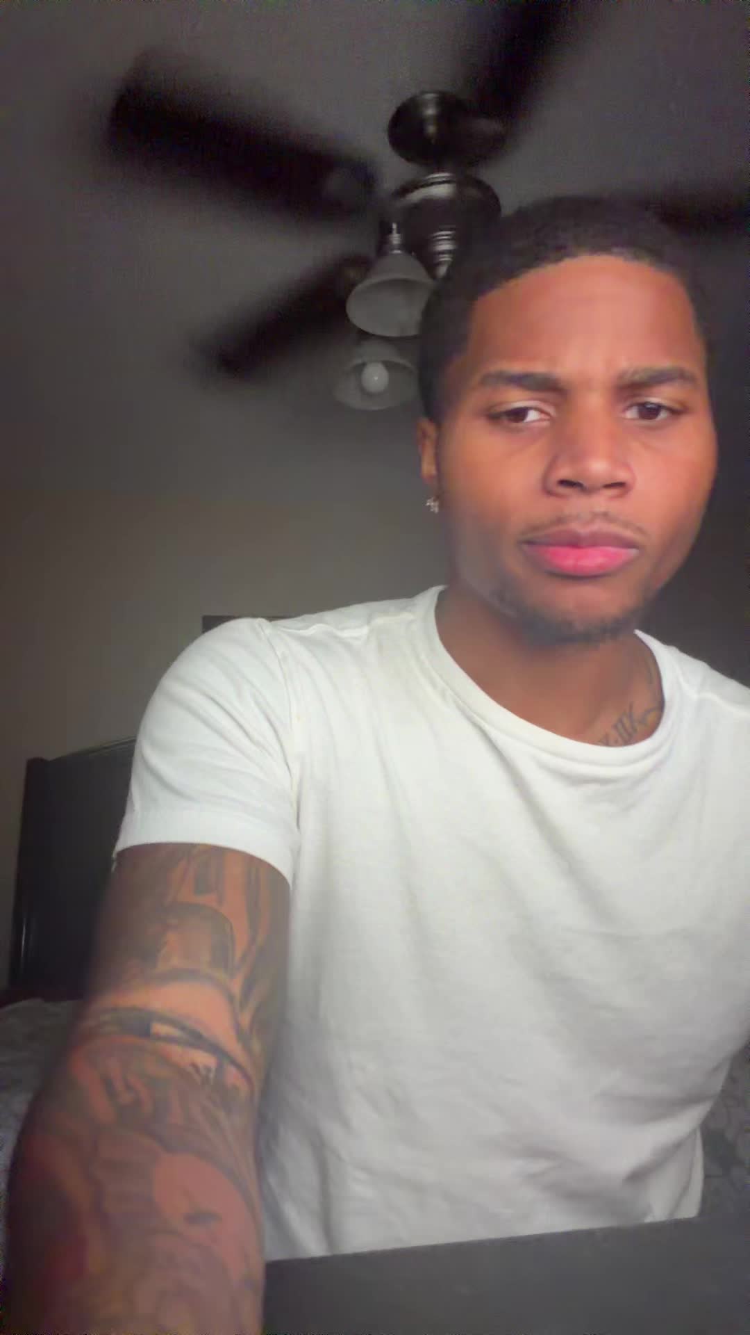 @_deewho