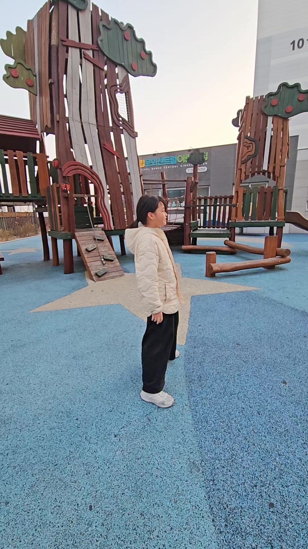 @윤한테 방해당하는 예린🤸♀️