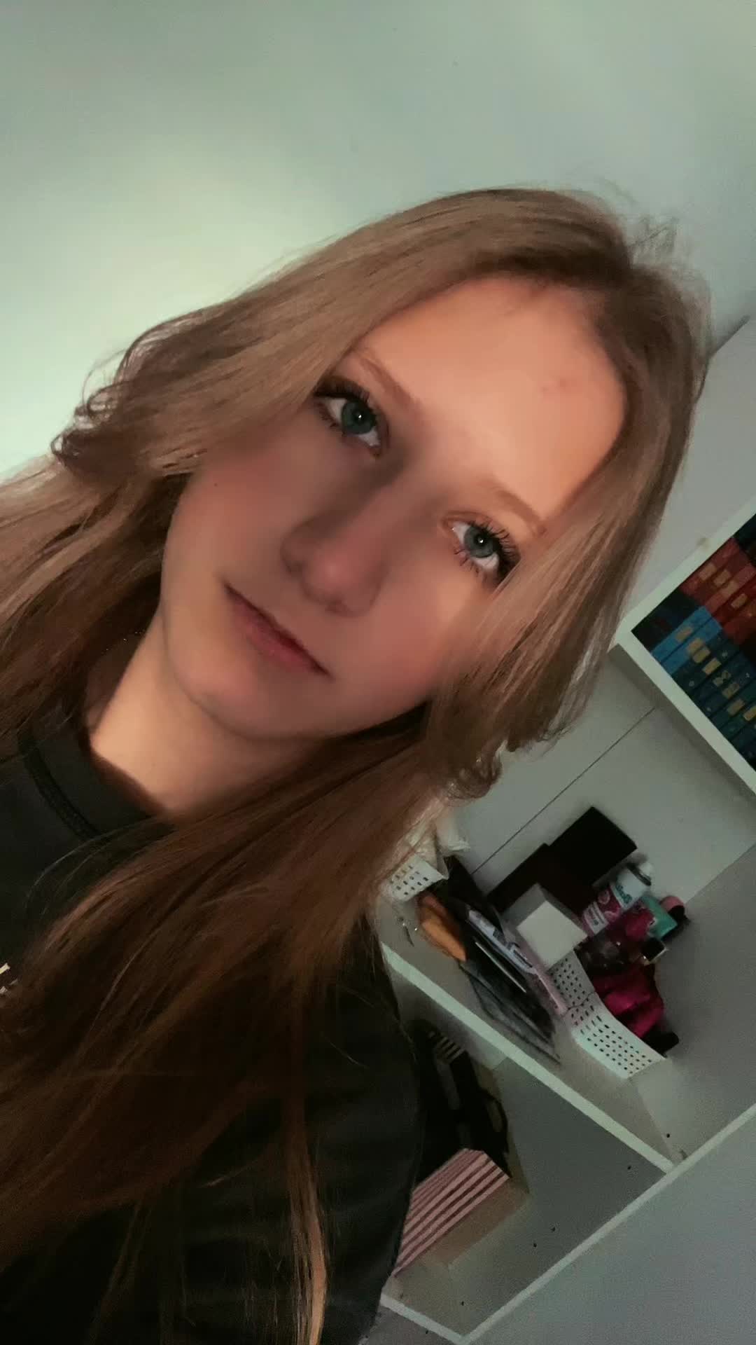 @Lauraโ๐ป๐ต๐ฑ