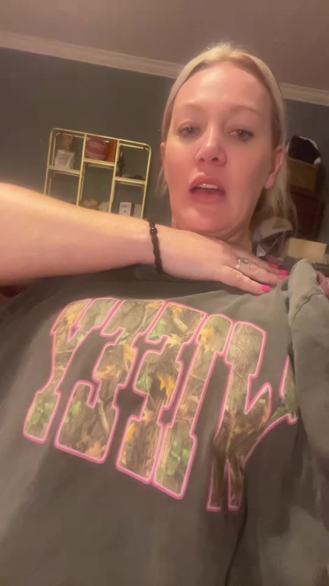 @* 👚 Tees & Reviews by Chels