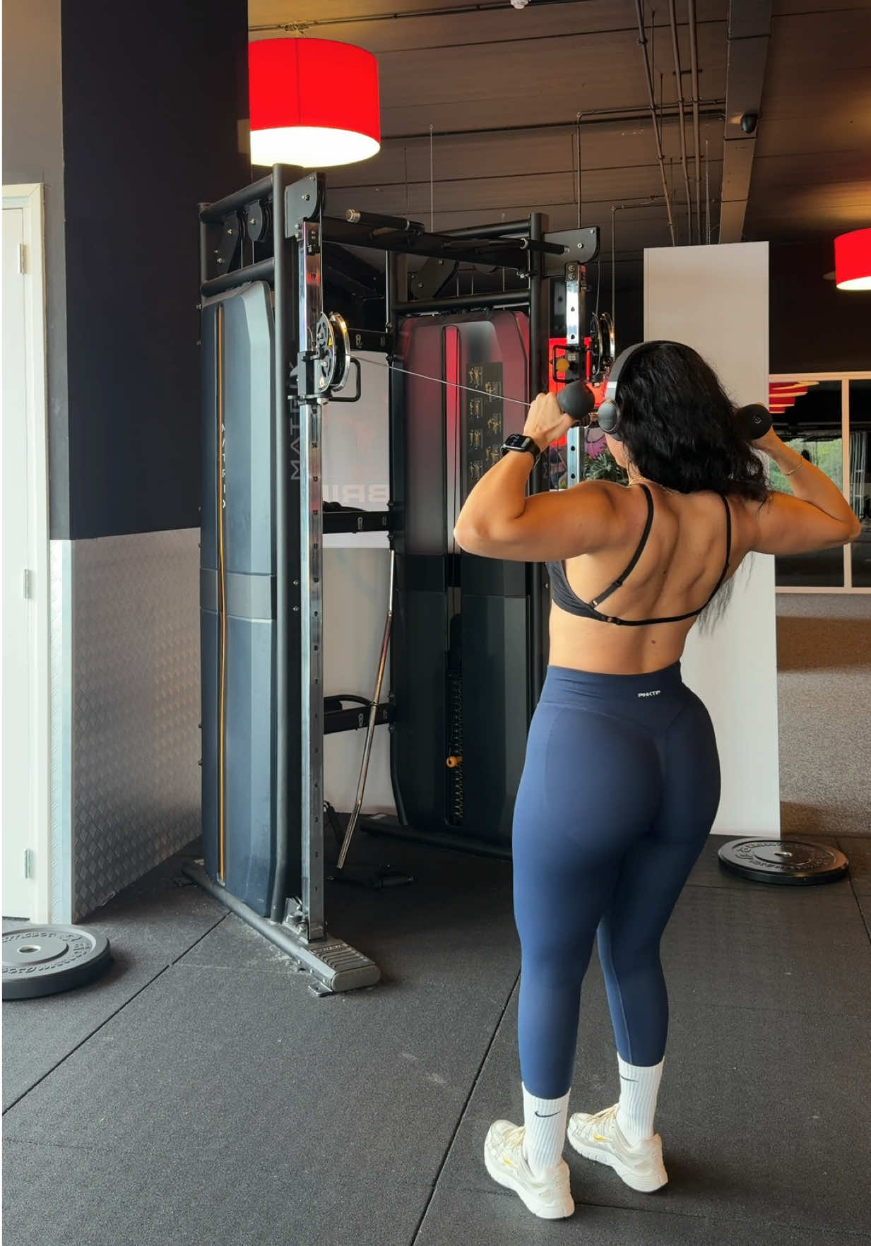 @EllxFit