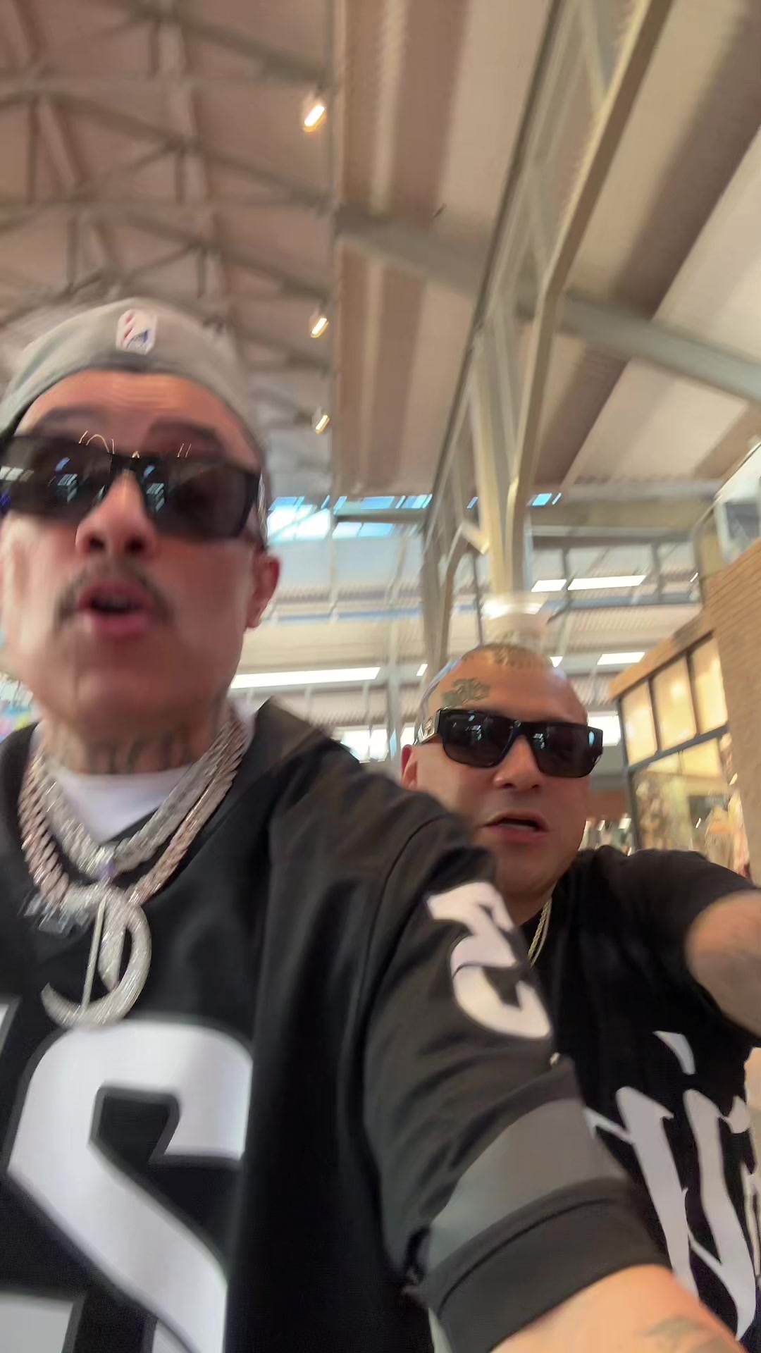 @Mr.Capone-E