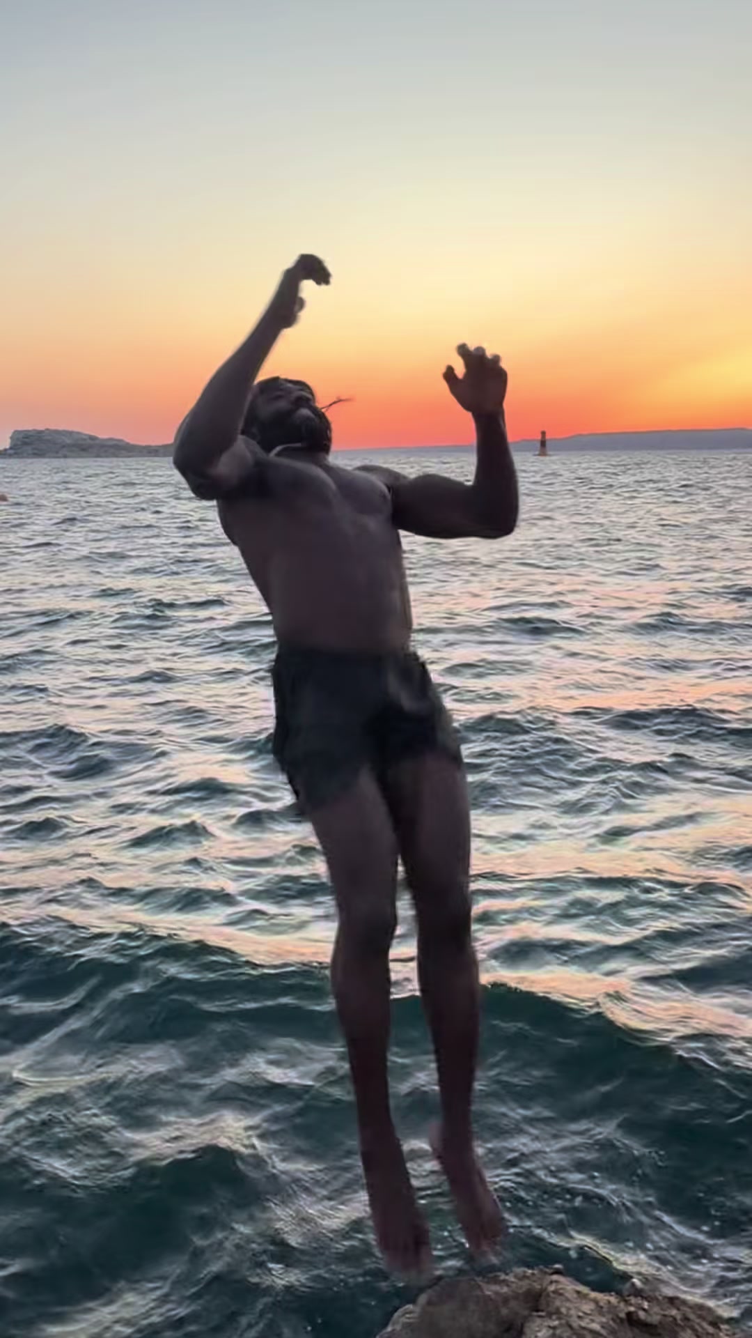 @TheLyonBlackOfficiel