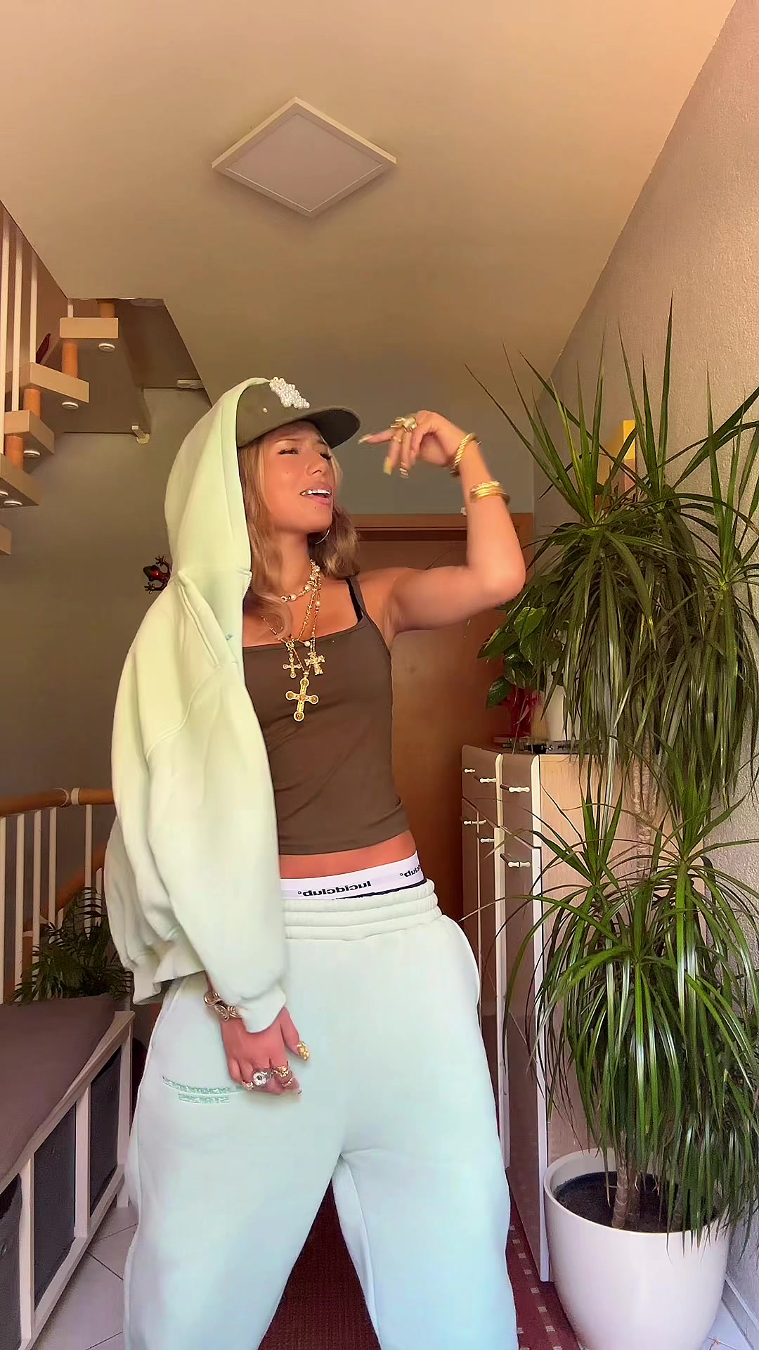 @Isabella