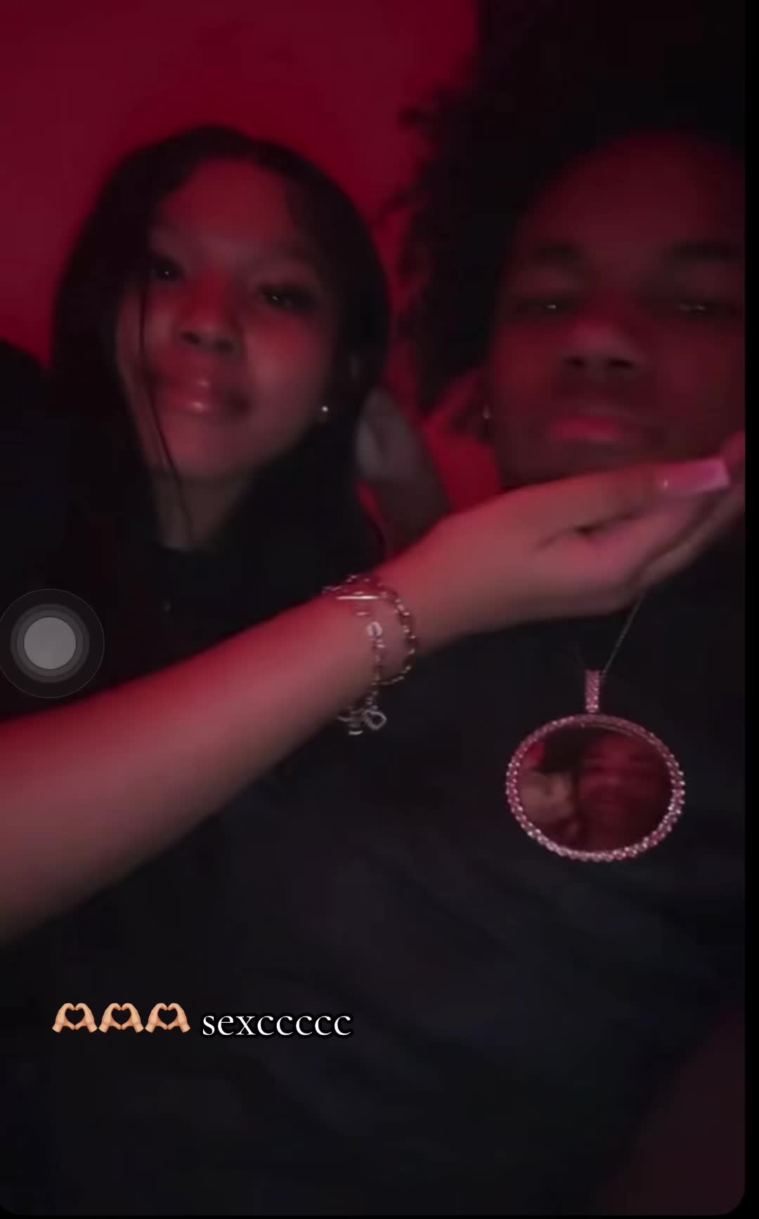 @👩🏽❤️💋👨🏾.