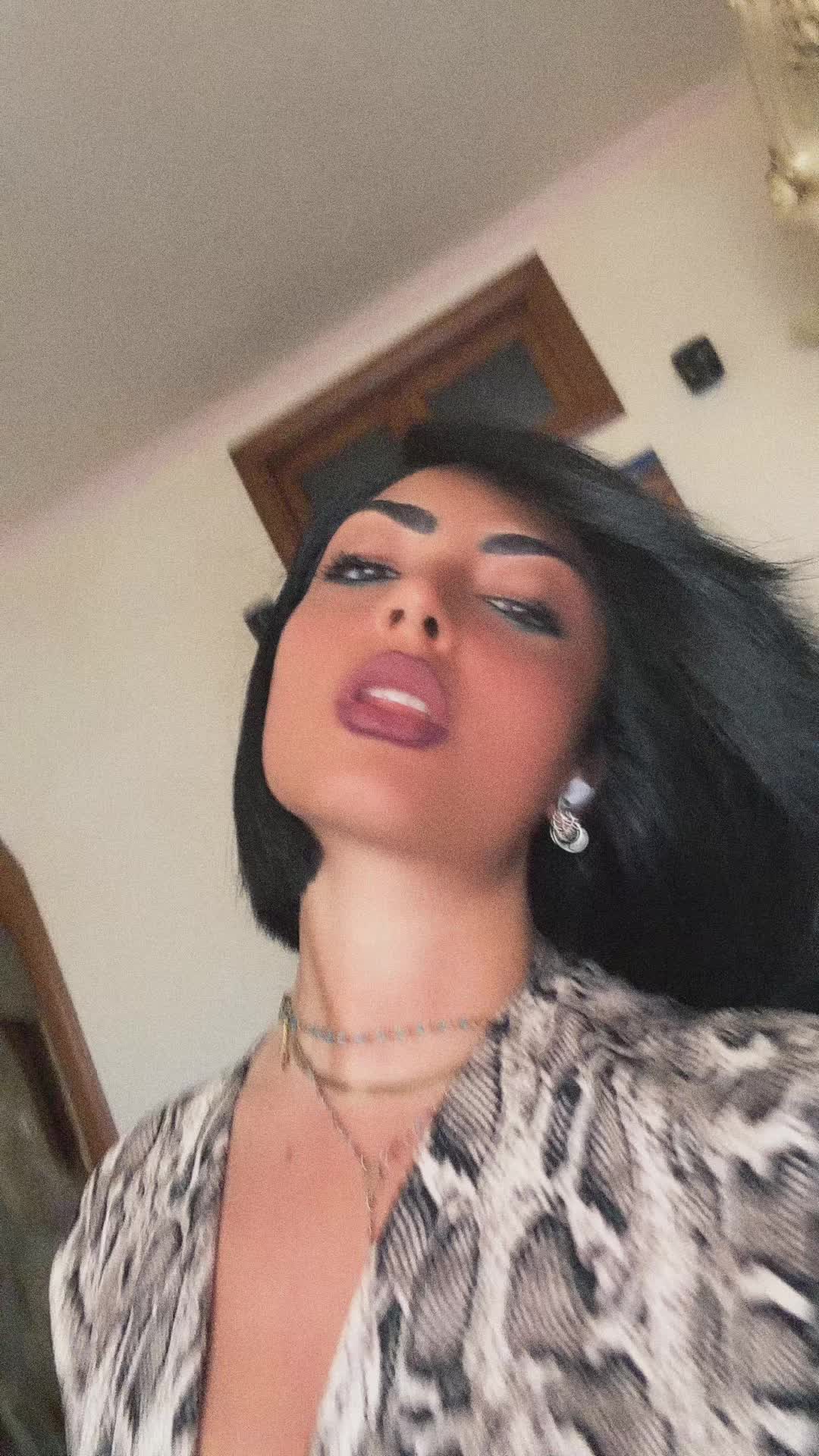 @Ilaria_