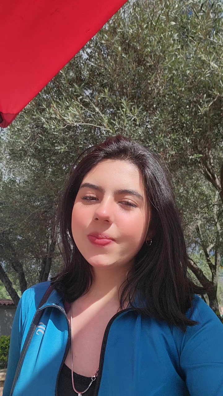 @Ximena Poveda 👻