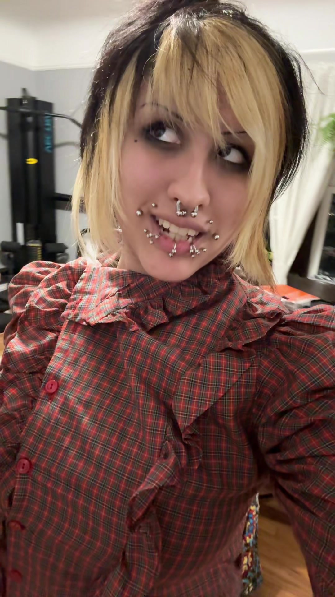@mo