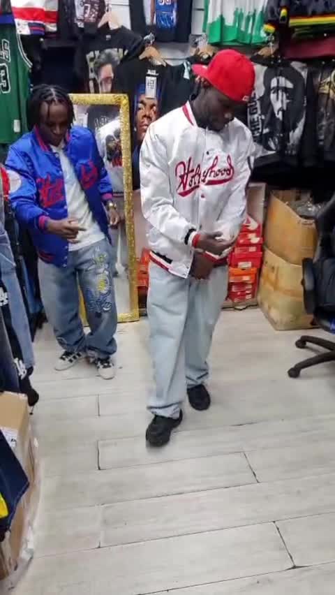 @hollyhoodmontmart