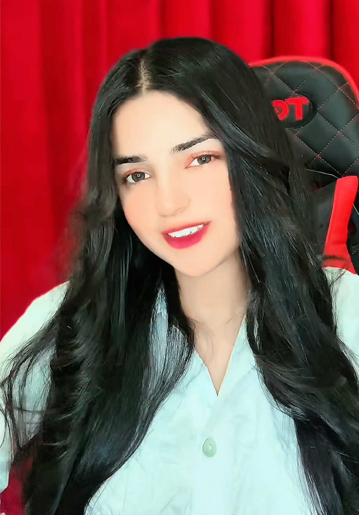 @👑 𝑸𝑼𝜠𝜠𝑵 𝑮 👑