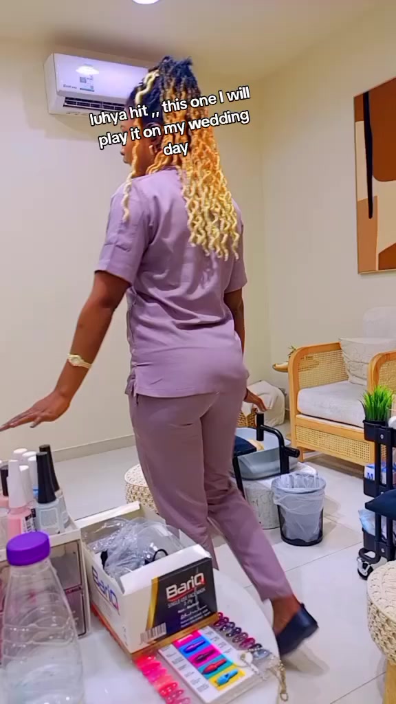 @Phoebe Mirikwa official✅