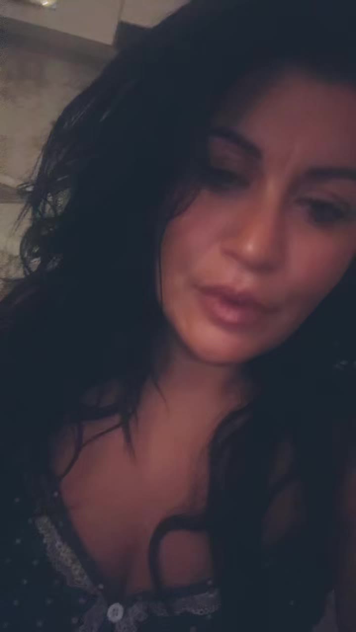 @Annina86x