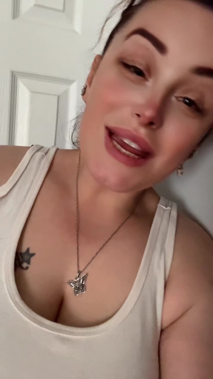 @JustASmallTownGirl🩷💜