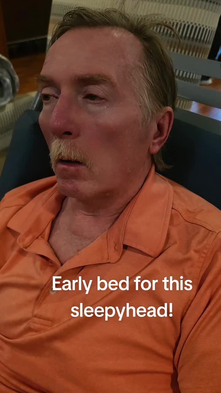 @FoxyRoxyLovesYou