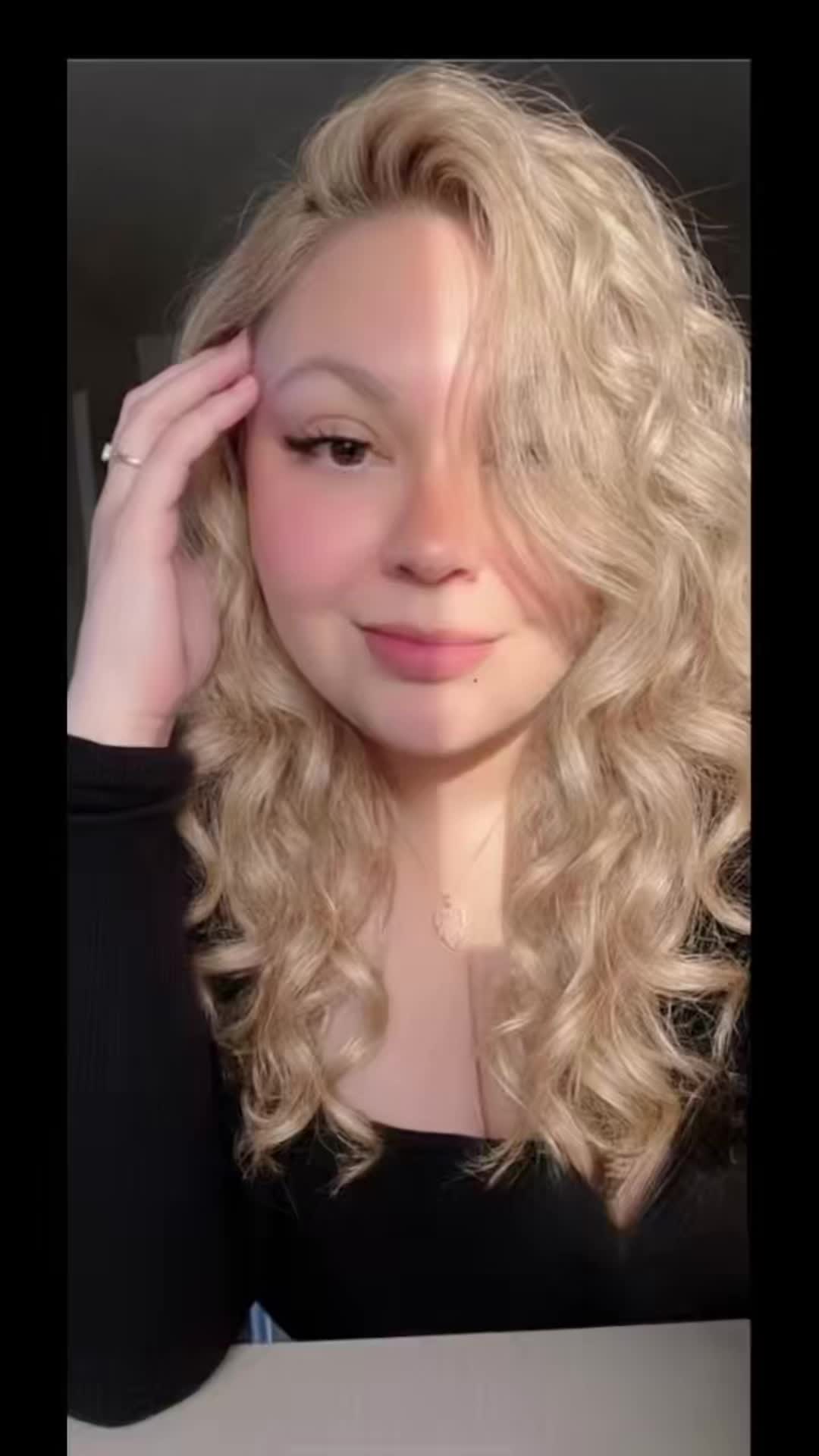 @𝐁𝐄𝐋𝐋𝐄 🖤