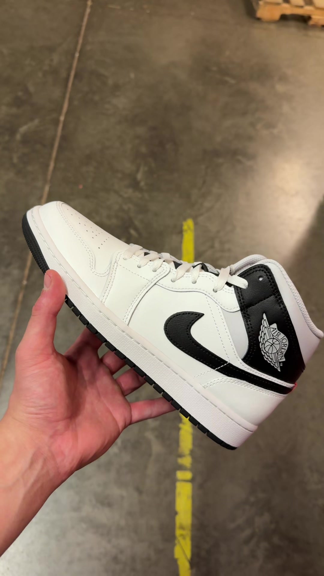 @VERIFIED SNEAKER DEALS