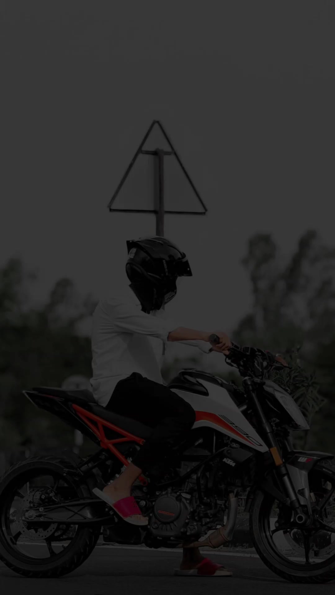 @ɪᴍ sᴛʀᴀɴɢ 🖤