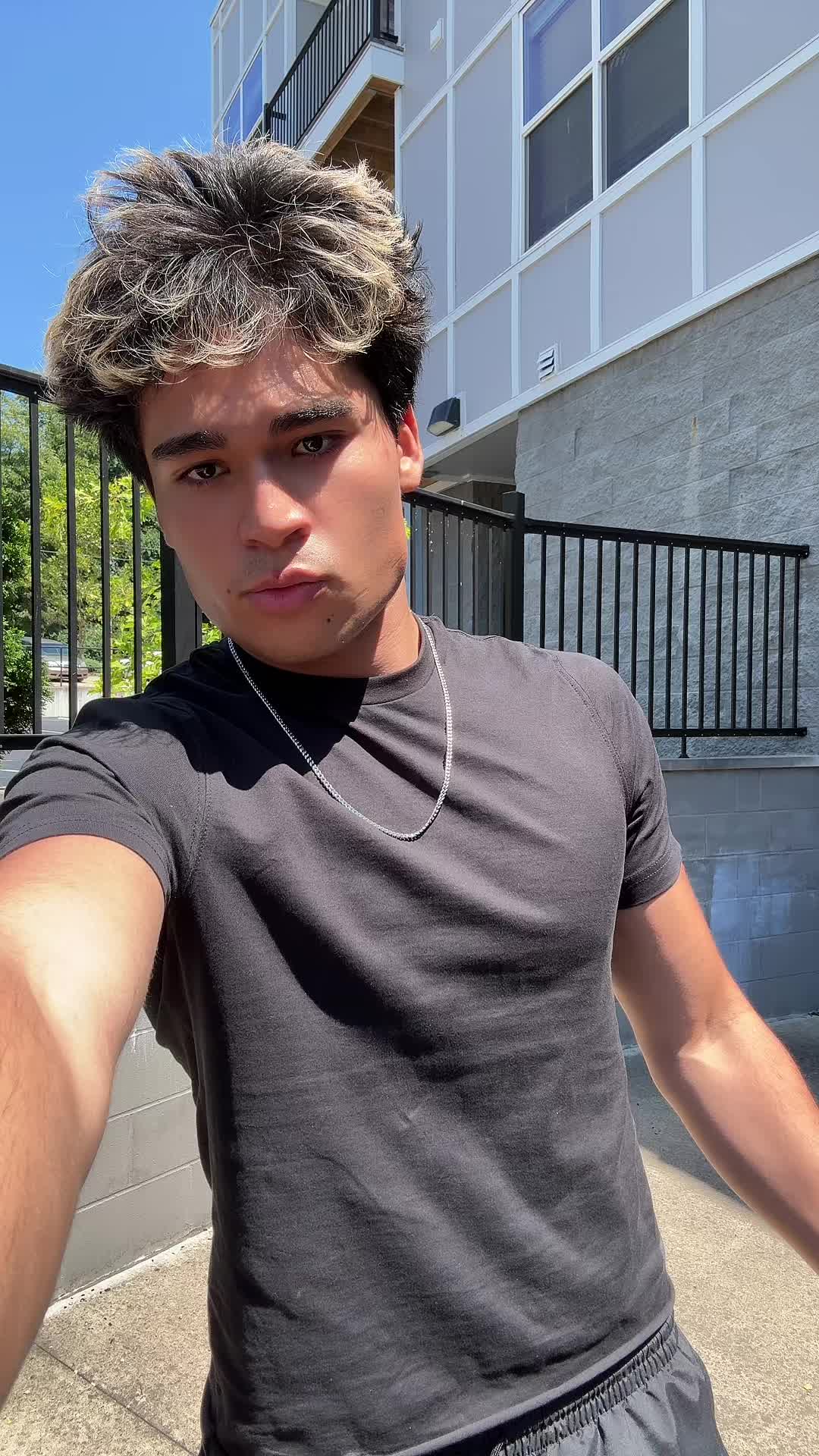 @Mo