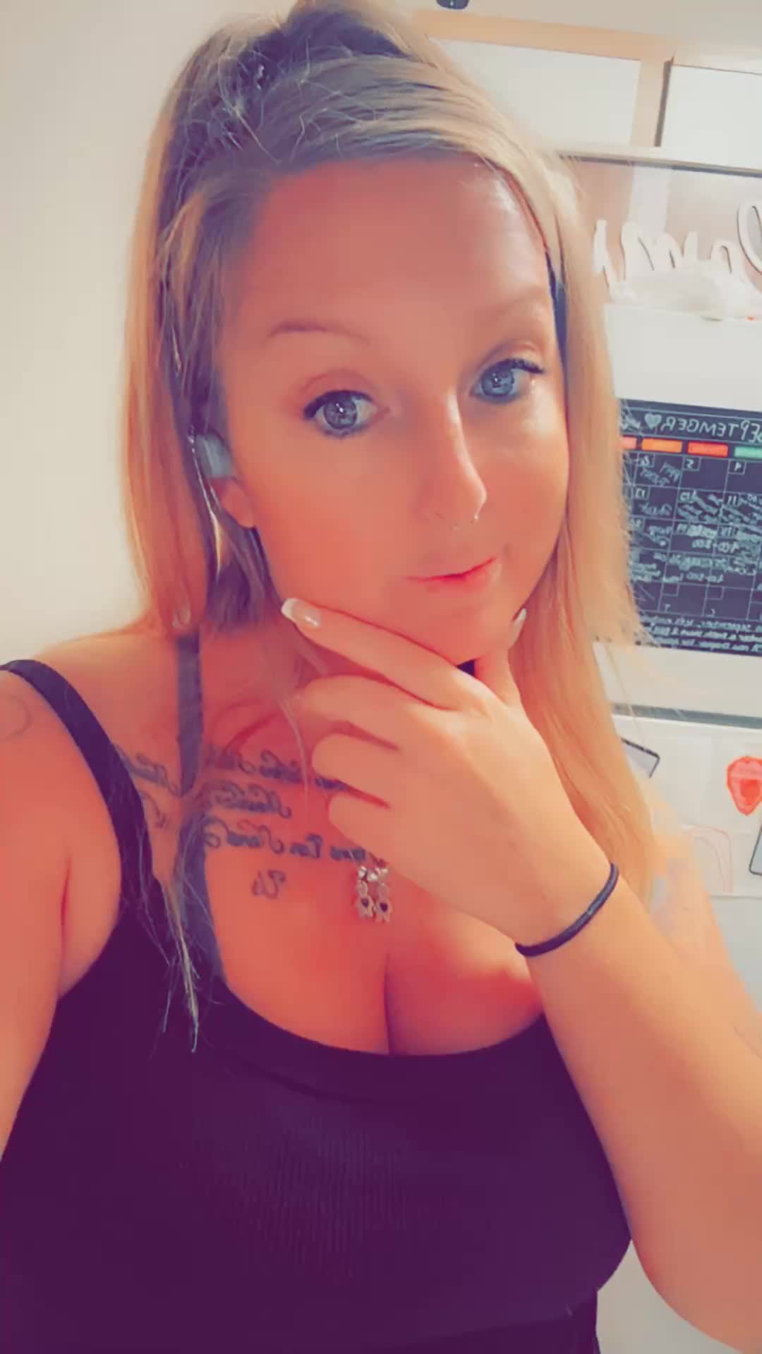 @Simply_E🦋