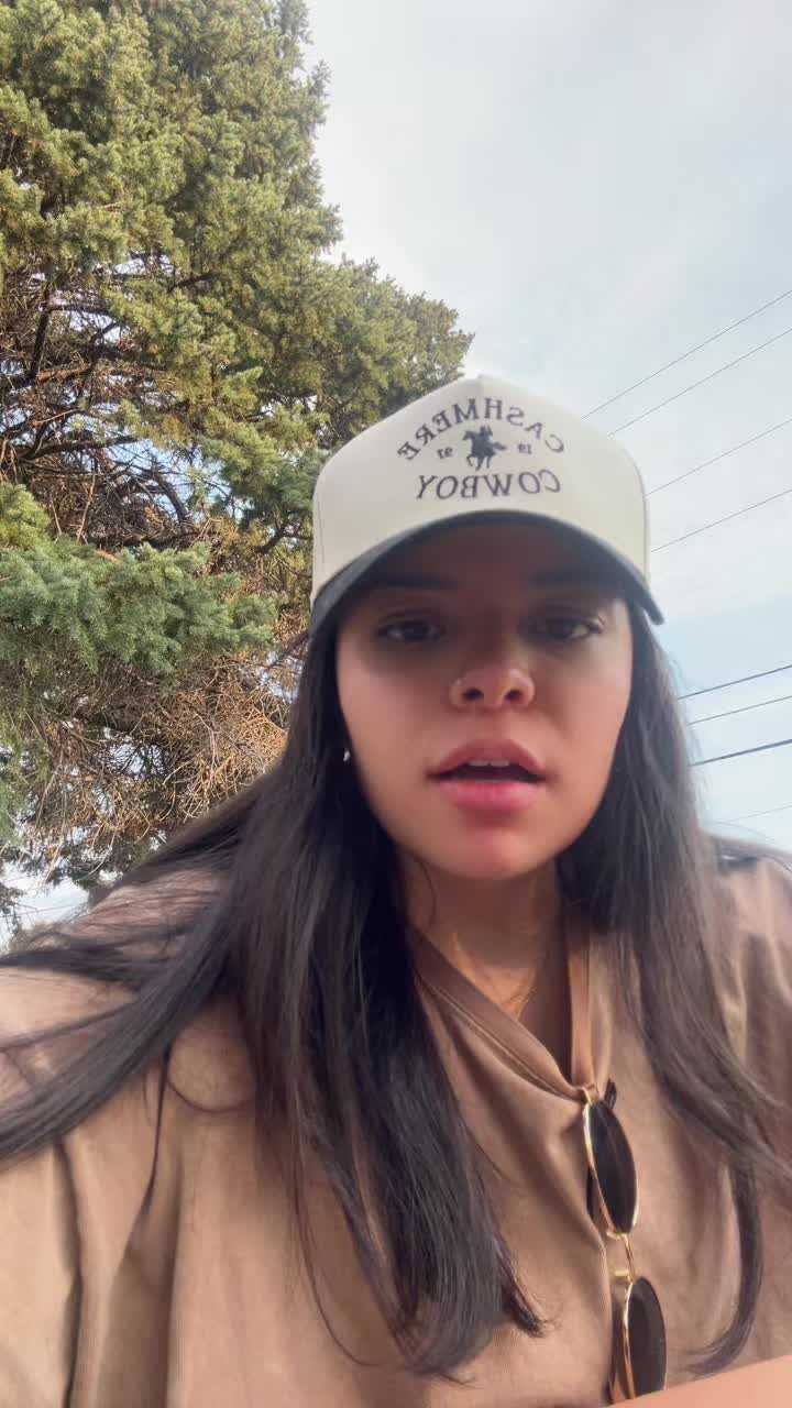 @🦦