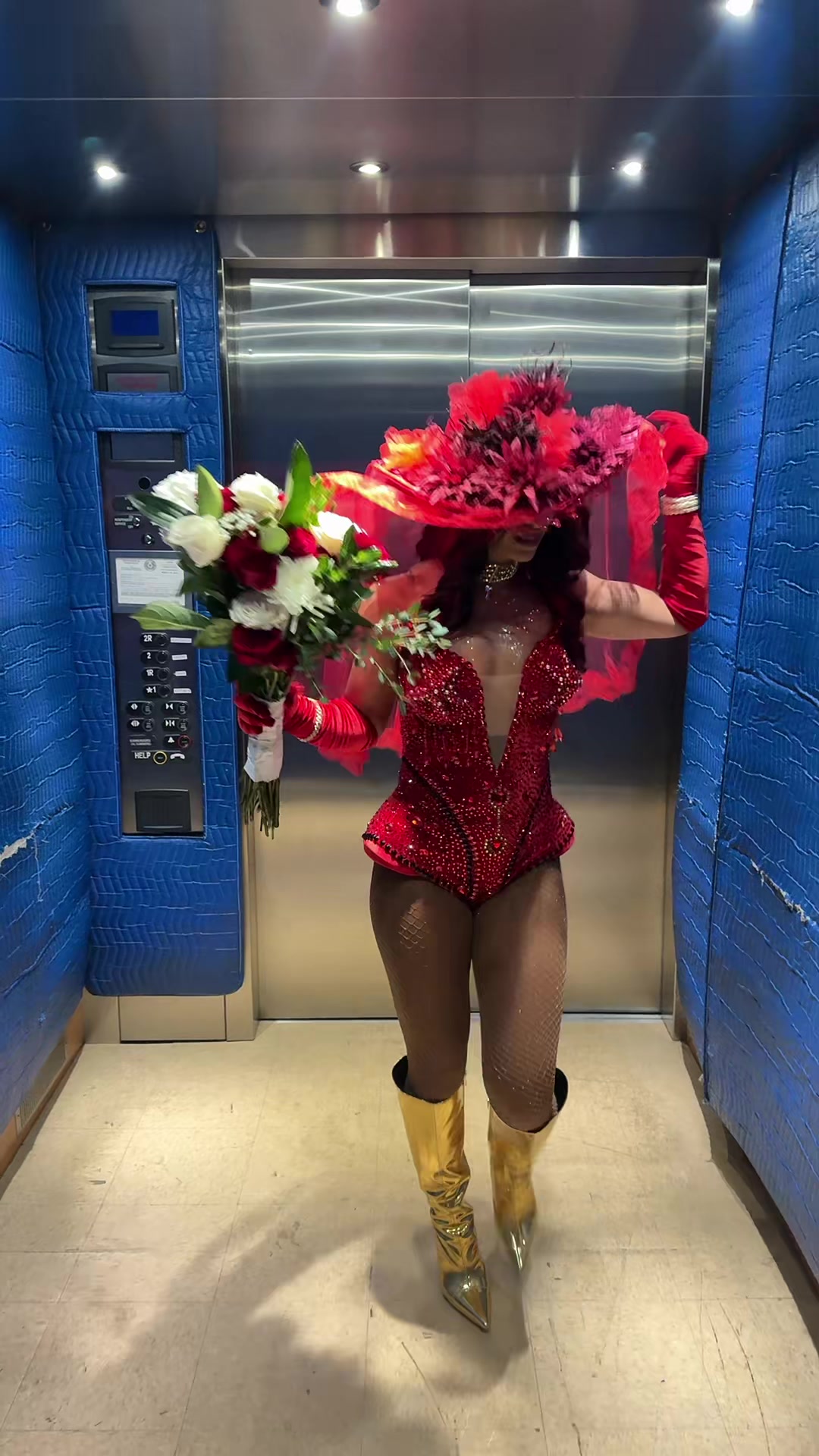 @Mercedes Moné