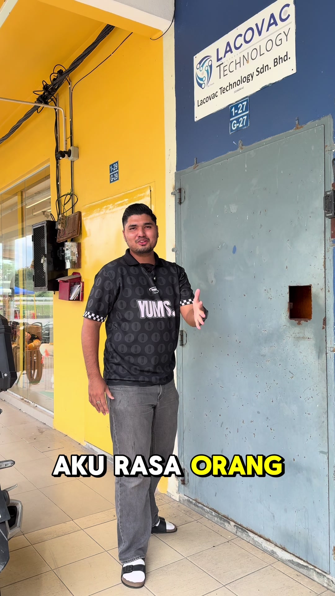 @YUM’S BARBERSHOP