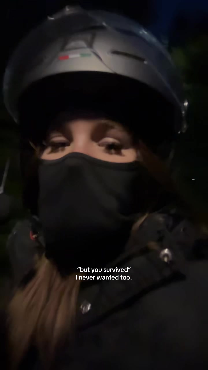 @👤
