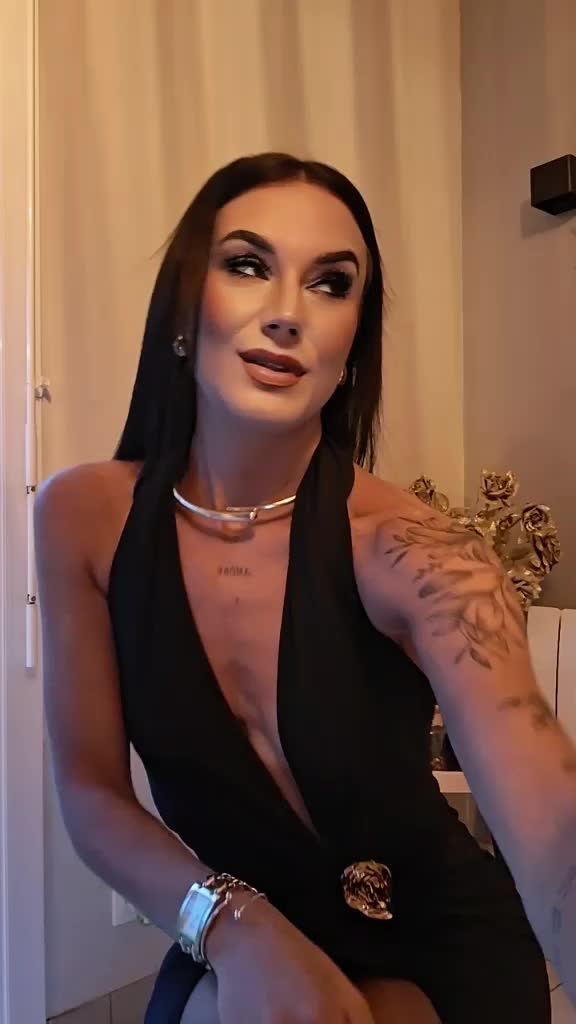 @Lau♒