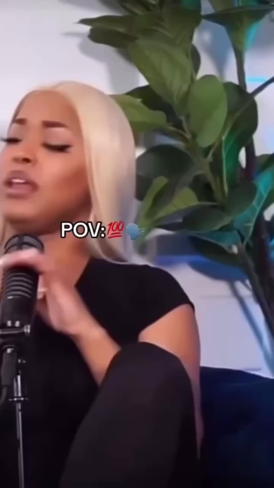 @MelanieMonay