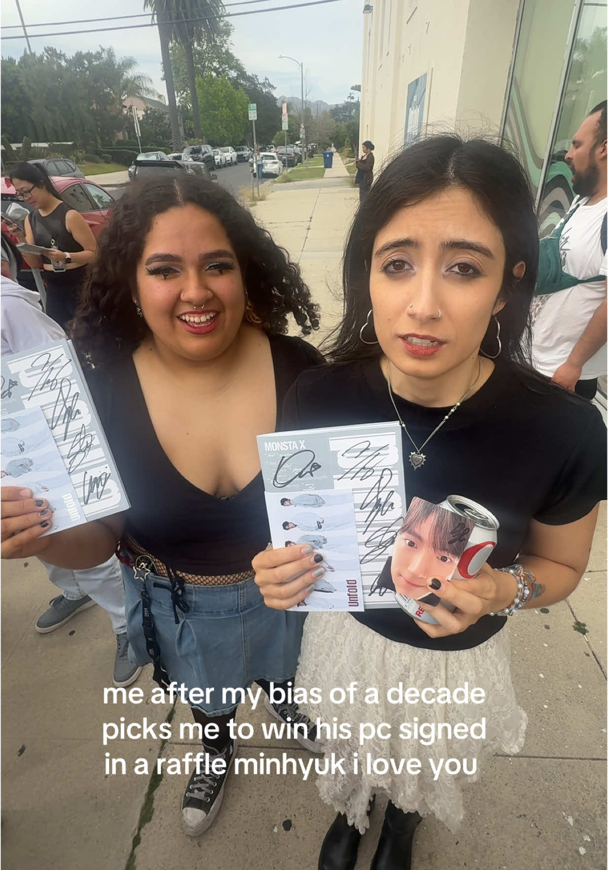 @🐝