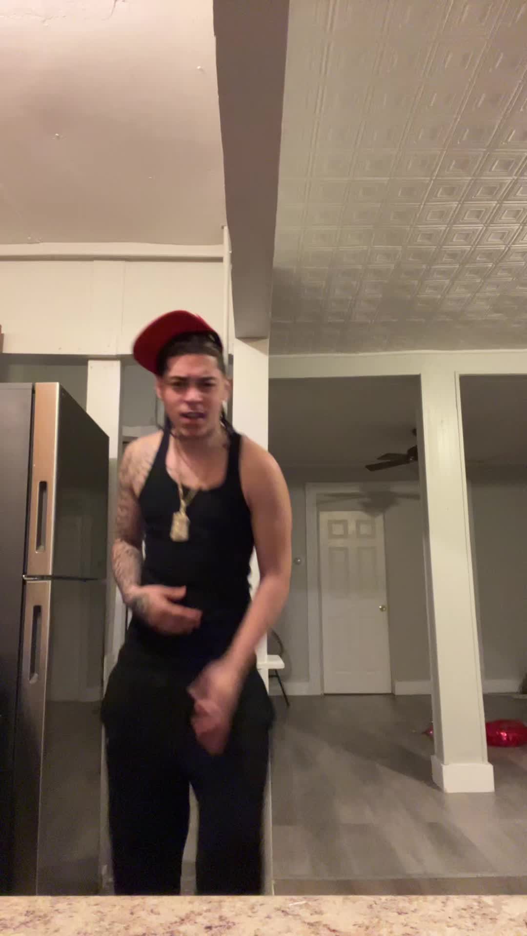 @E🦈
