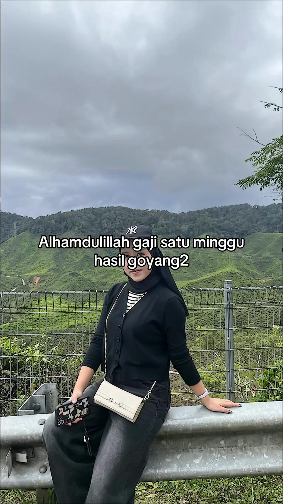 @ella112._