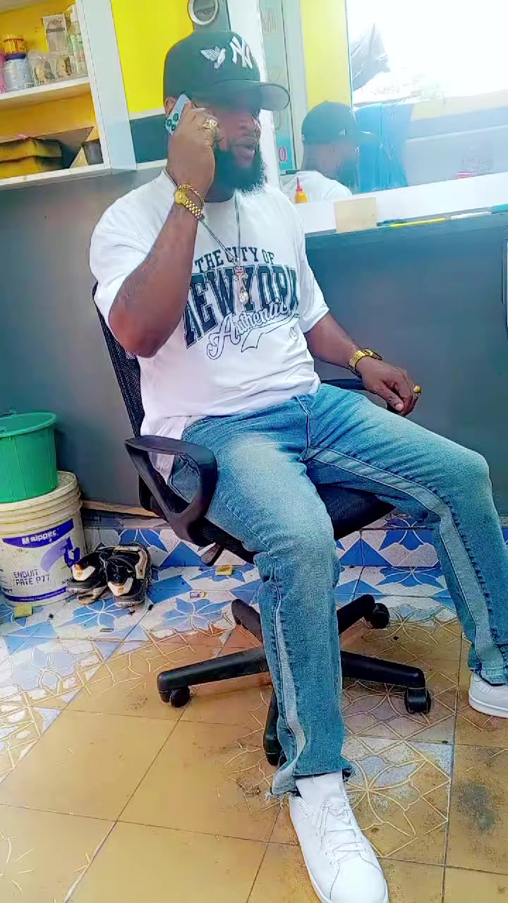 @Senior Man Alubarika