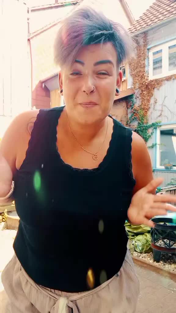 @Sarah🩷💛🩵