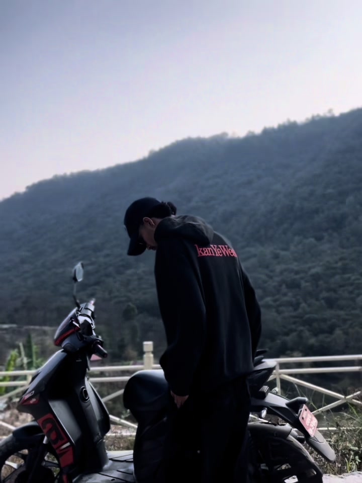 @Mᴀʜᴇsʜ 