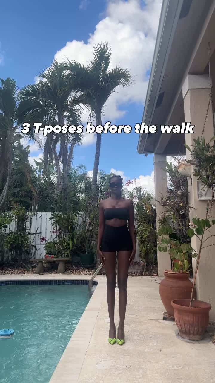 @christinarunway_