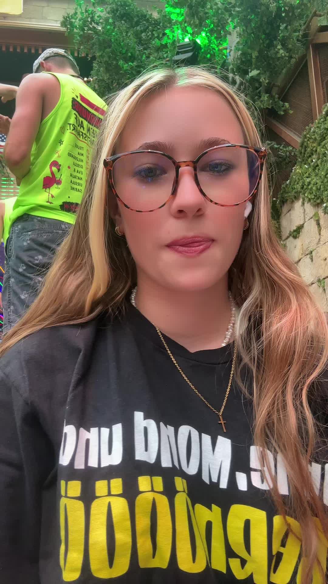 @ℳ𝑜𝓃𝒶 🦖