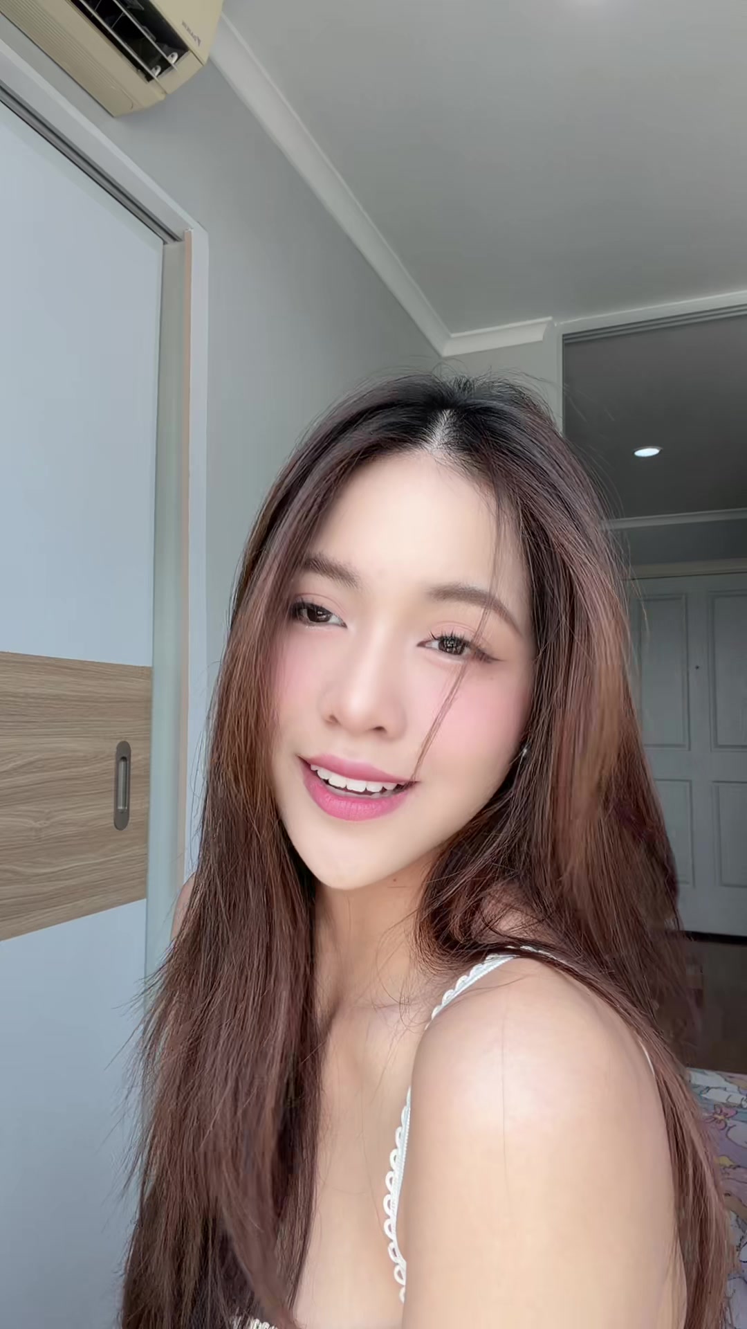 @。◕‿◕。