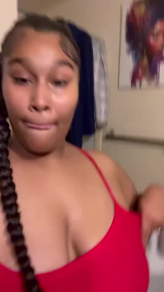 @prettylittleredthang_
