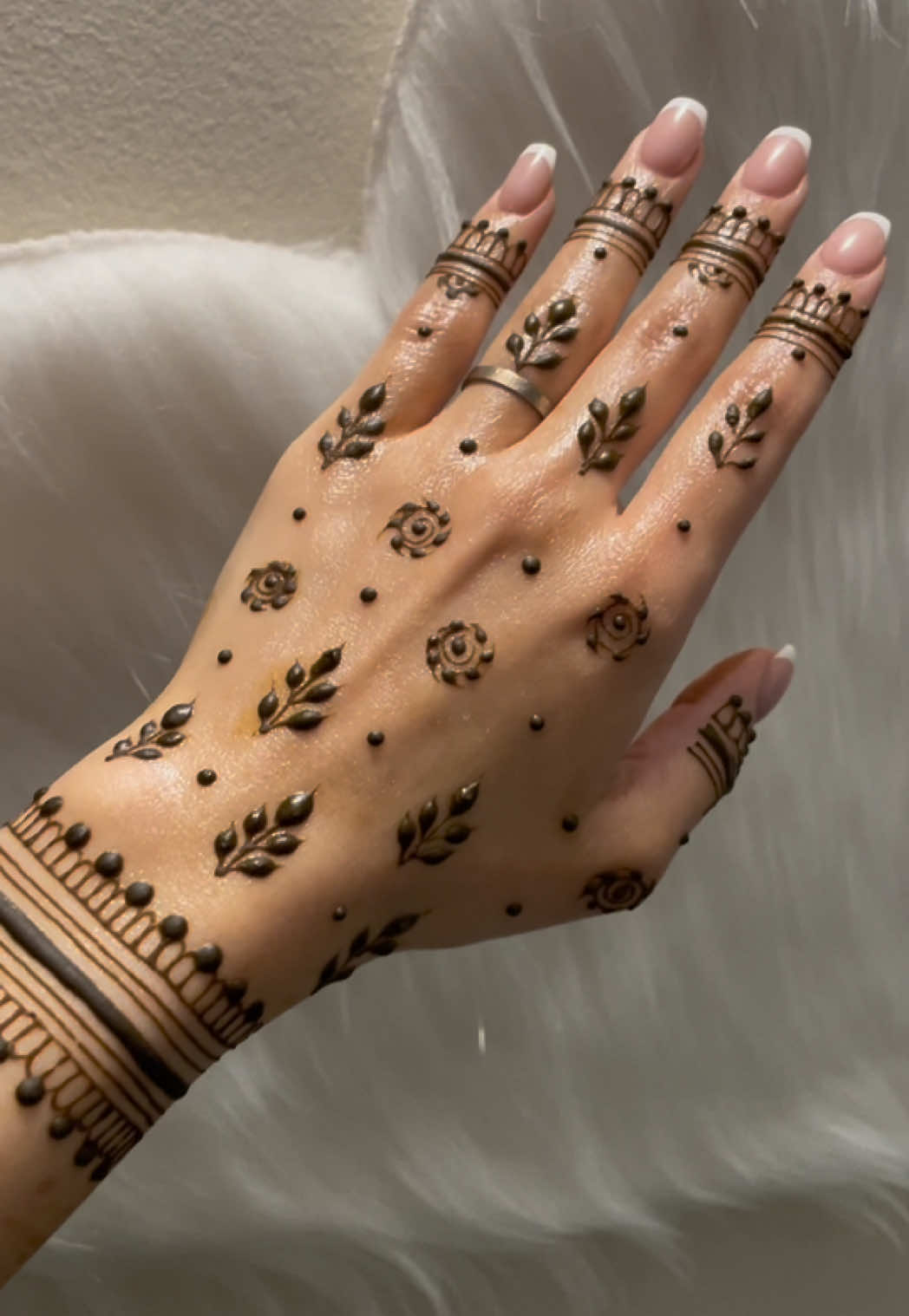 @charmsofmehandi