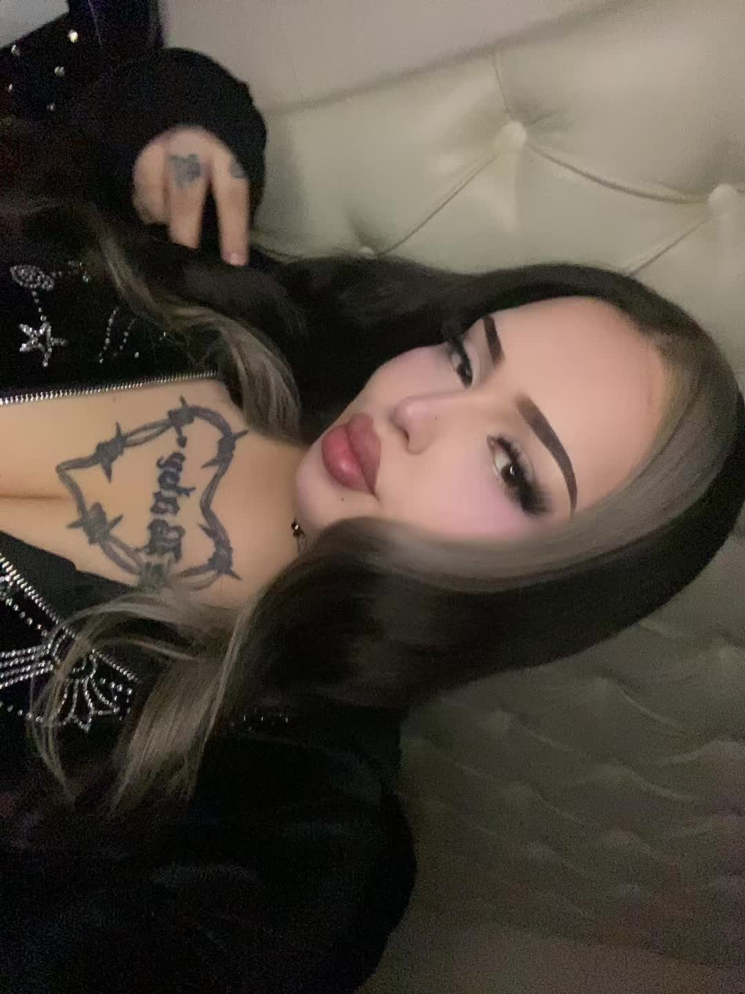 @🫧𝒜𝓃𝒶𝒾𝓈 🫧